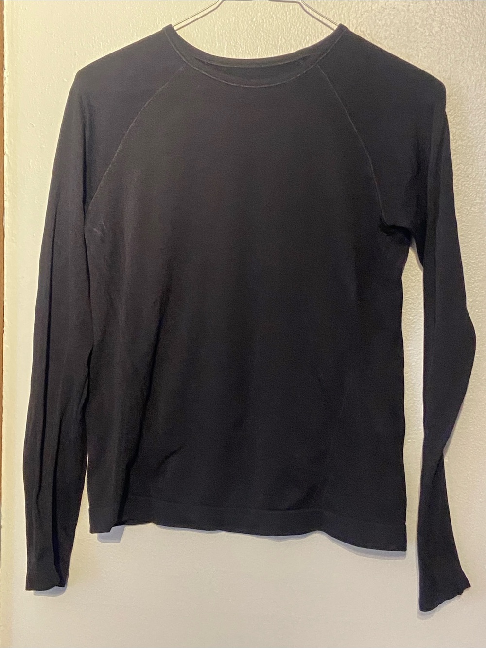 Athleta Girl power up EUC size 8/10 Crewneck Top black long sleeved